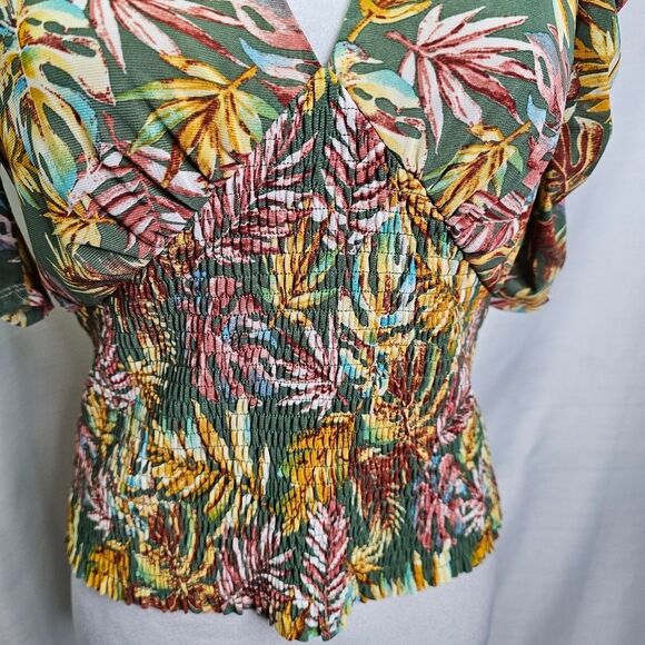 Ember Tropical Smocked Puff Sleeve Top Size Medium - Picture 4 of 9